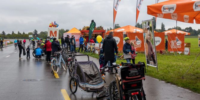 Radfahrer beim slowUp Zürichsee.