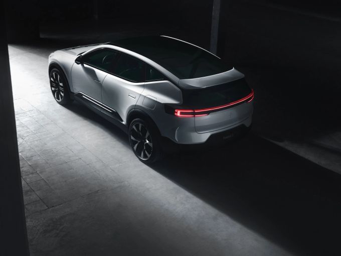 Eine Mischung zwischen Coupé und SUV. Darunter leidet dann auch das Kofferraumvolumen 2023 Polestar 3