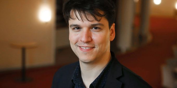 Demis Volpin wird ab der Spielzeit 2020/21 künstlerischer Leiter des Balletts in Düsseldorf. Demis Volpin wird ab der Spielzeit 2020/21 künstlerischer Leiter des Balletts in Düsseldorf.