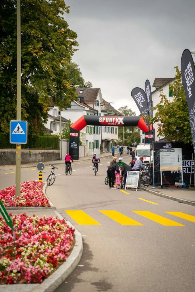 Bike World hilft am Startpunkt bei Reparaturen am Velo.