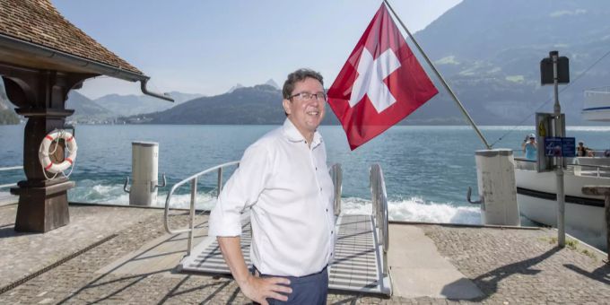 SVP-Chef Albert Rösti posiert für eine Foto auf dem Rütli. Im Interview verteidigt er die Wurm-Kampagne vehement. Albert Rösti SVP Wahlen
