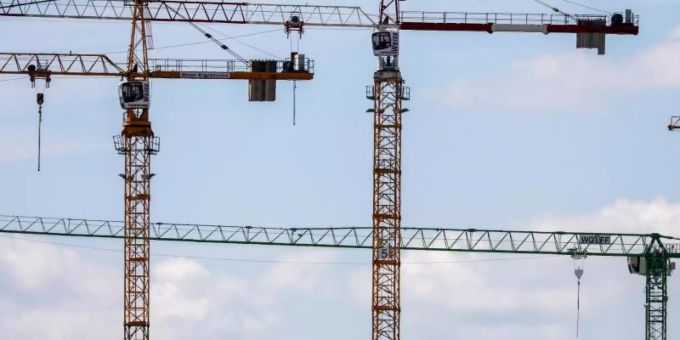 Am Laufen gehalten wird die deutsche Wirtschaft momentan vor allem vom Bauboom und der Konsumfreude der Verbraucher. Foto: Jan Woitas Am Laufen gehalten wird die deutsche Wirtschaft momentan vor allem vom Bauboom und der Konsumfreude der Verbraucher. Foto: Jan Woitas