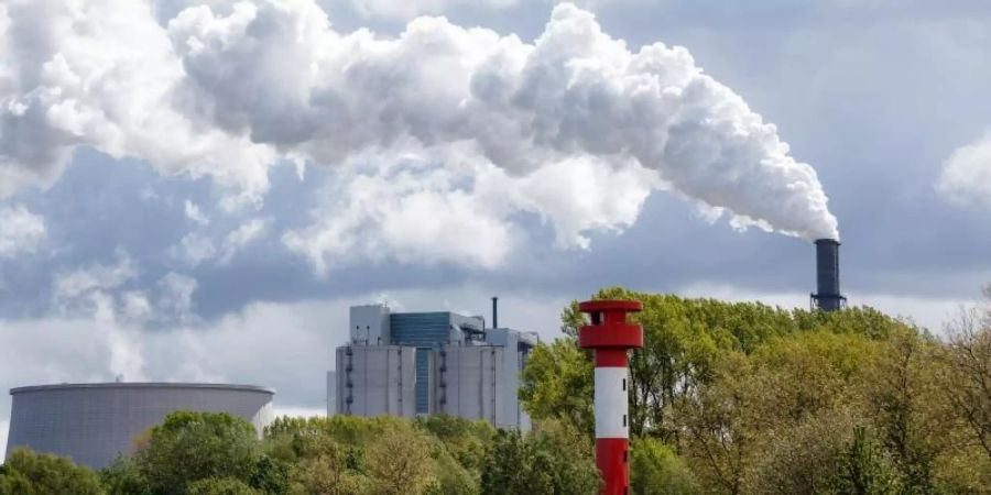 Pro Tonne Kohlendioxid (CO2) soll ab 2020 ein Aufschlag in Höhe von 35 Euro gezahlt werden. Foto: Markus Scholz/dpa
