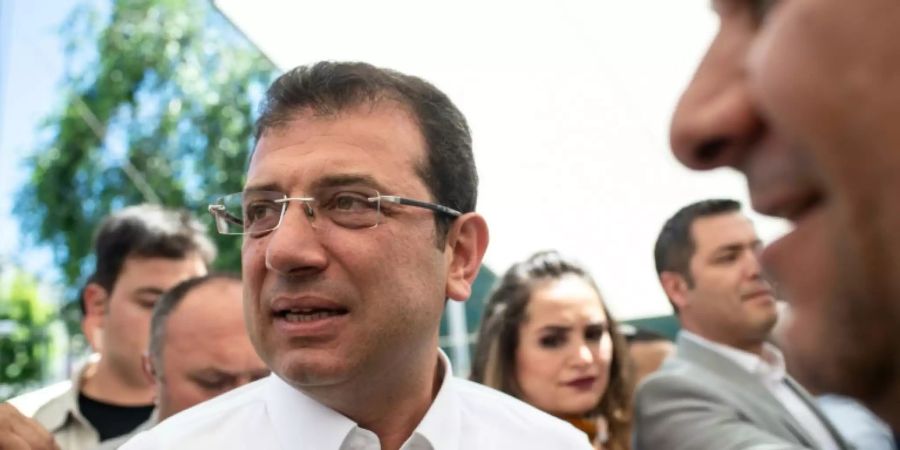 Ekrem Imamoglu auf einem Markt in Istanbul