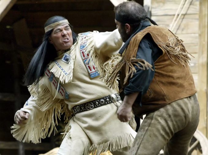 Auch dieses Jahr werden in Elspe die Karl-May-Festspiele wieder durchgeführt. Hier ein Schnappschuss einer Szene von 2002. winnetou