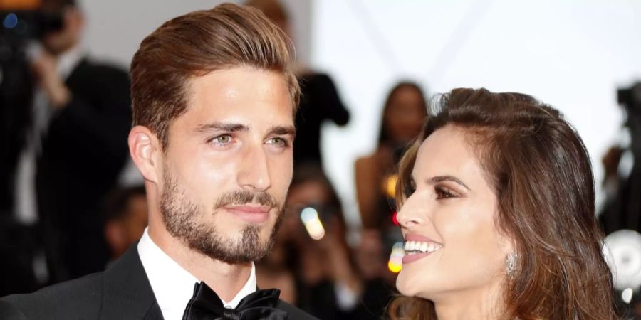 Seit gut zwei Jahren sind Kevin Trapp und Izabel Goulart verlobt. Wann ist es mit der Hochzeit endlich so weit?