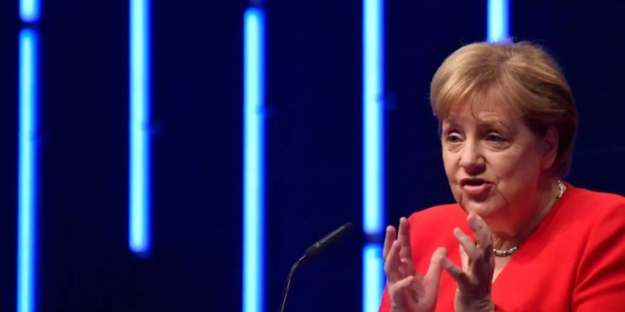 Bundeskanzlerin Angela Merkel (CDU) spricht auf Tag der Industrie