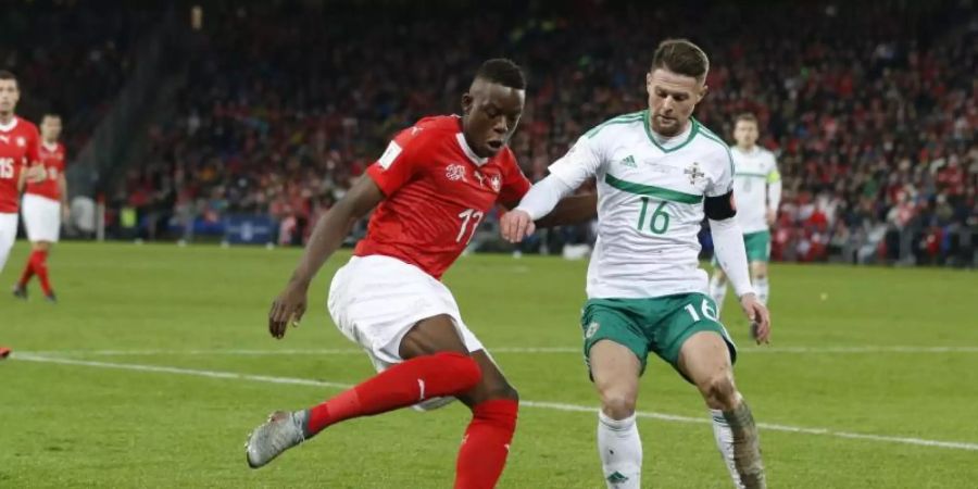 Der Schweizer Edimilson Fernandes (l) wechselt nach Mainz. Foto: Peter Klaunzer/Keystone