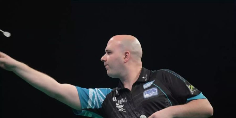 Wirft in Blackpool um den Sieg: Rob Cross. Foto: Jörg Carstensen