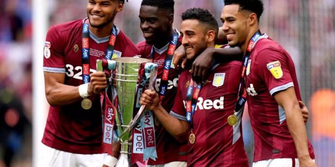 Die Spieler von Aston Villa feiern den Aufstieg in die Premier League. Foto: John Walton/PA Wire Die Spieler von Aston Villa feiern den Aufstieg in die Premier League. Foto: John Walton/PA Wire