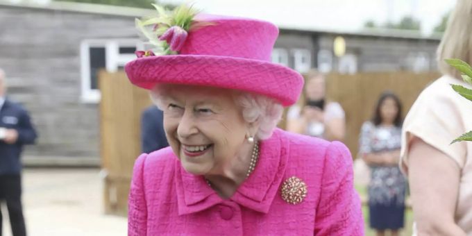 Noch hat sie genug Energie. Experten zufolge plant die Queen erst in zwei Jahren ihre Aufgaben abzugeben. Britain Royal Queen