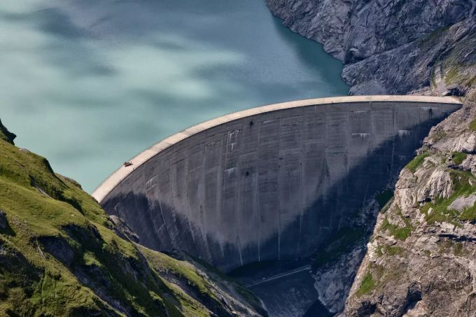Ein Staudamm im Kanton Glarus. Axpo