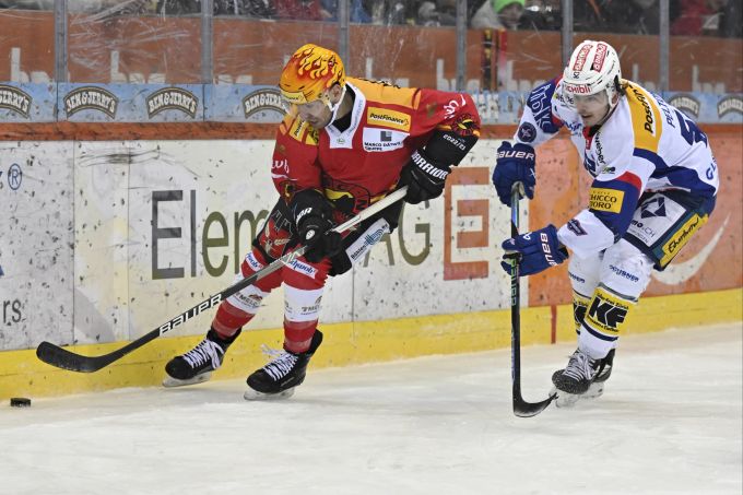 SCB-Top-Scorer Chris DiDomenico gewinnt mit dem SCB gegen Kloten. SCB