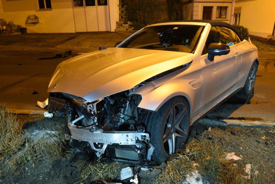 Am Fahrzeug entstand beim Unfall ein Sachschaden.