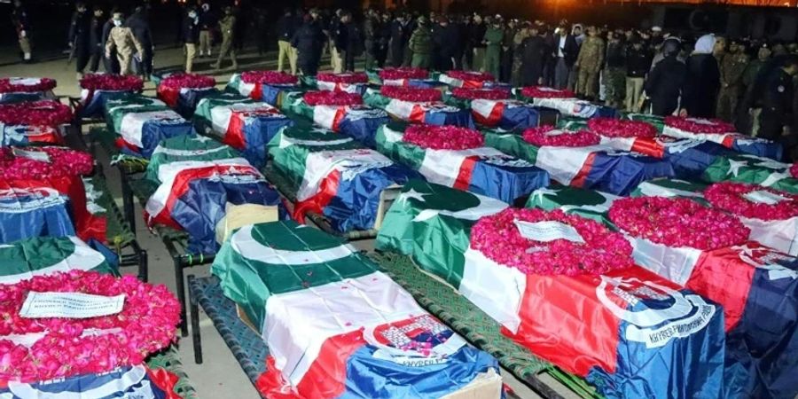 Begräbnis für getötete Polizisten in Peshawar