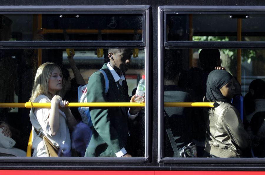 Die Umwelt würde etwa durch einen geringeren Pendlerverkehr entlastet.