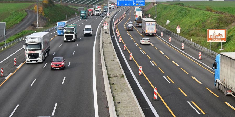 Um den Aus-und Neubau von Autobahnen ist ein heftiger Streit innerhalb der Ampel-Koalition entbrannt.
