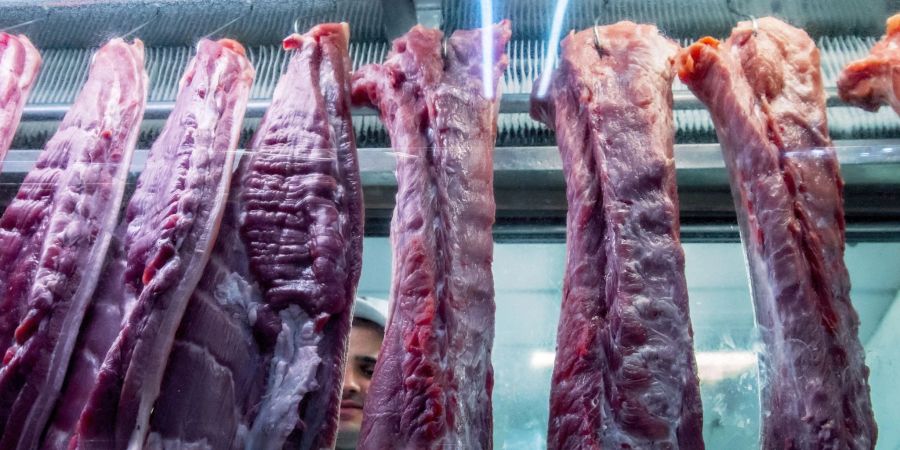 Wegen eines Falles von Rinderwahn stoppt Brasilien den Rindfleisch-Export nach China.