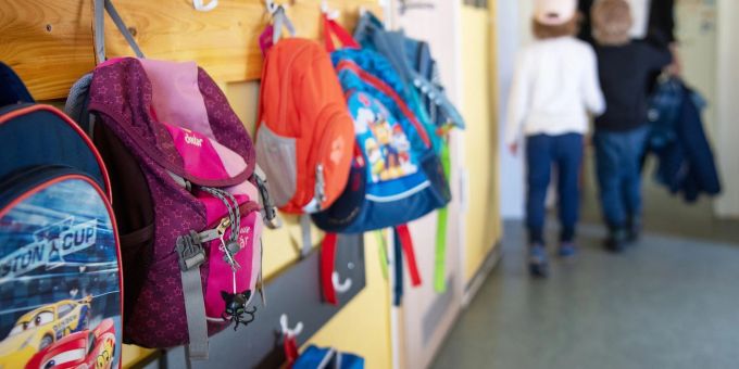 Eine private Kita darf den Platz für ein Kind auch ohne Angabe von Gründen kündigen, wenn dieser Fall so im Betreuungsvertrag geregelt ist. Eine private Kita darf den Platz für ein Kind auch ohne Angabe von Gründen kündigen, wenn dieser Fall so im Betreuungsvertrag geregelt ist.