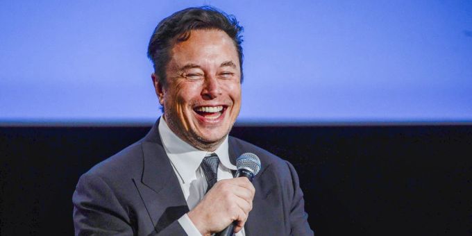 Nach Twitter-Streit - Elon Musk bietet Ex-Mitarbeiter wieder Job an