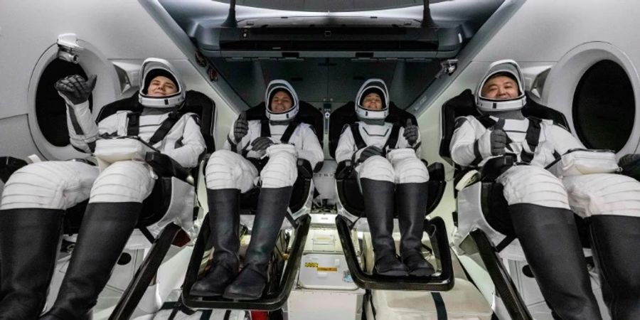 Die «Crew-5» kurz nach der Landung in der Raumkapsel