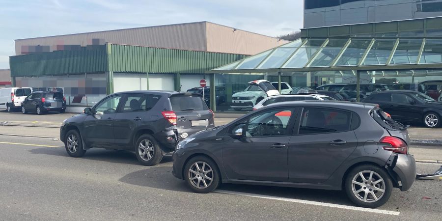 Kollisionsunfall zwischen drei Autos