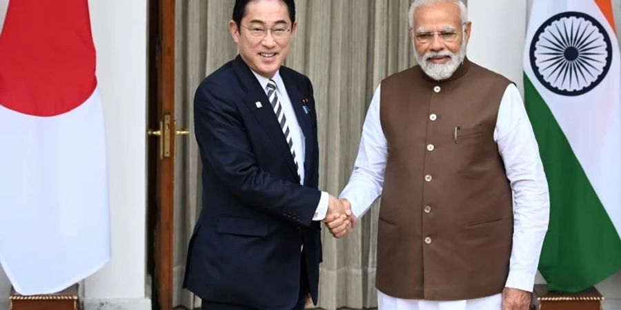 Fumio Kishida (links) und Narendra Modi