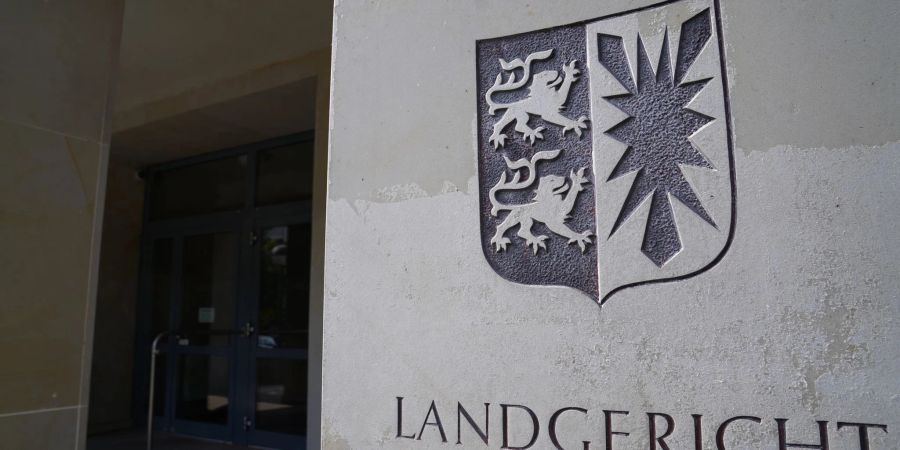 In dem Prozess geht es um den Antrag der Staatsanwältin auf die dauerhafte Unterbringung des psychisch schwer kranken Mannes in der Psychiatrie.