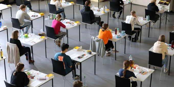 Berlin - Bundesländer vereinbaren Angleichungen beim Abitur