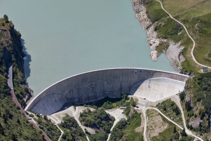 Die Staumauer des Lac des Toules in der Nähe von Bourg-Saint-Pierre VS. stausee wallis