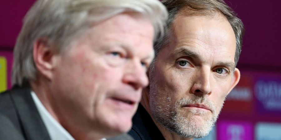 Vorstandschef Oliver Kahn (l) bei der Vorstellung von Thomas Tuchel als neuer Trainer des FC Bayern München.