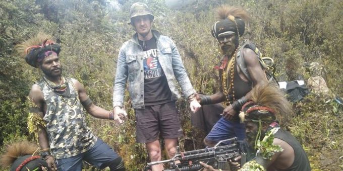 Bilder zeigen den auf Papua entführten Piloten. Papua indonesien rebellen