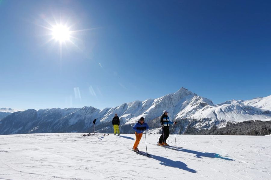 Skitourengänger abseits der Piste werden im Naturpark mit Kameras überwacht. (Symbolbild)