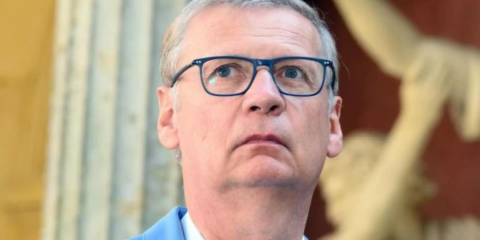 «Wir sollten uns einfach impfen lassen»: Günther Jauch appelliert nach seiner überstandenen Coronavirus-Infektion dafür, sich per Spritze zu schützen - der Wirkstoff sei «zweitrangig». Foto: Soeren Stache/dpa-Zentralbild/dpa Günther Jauch