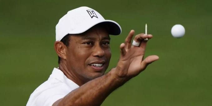 Golf-Superstar Tiger Woods befindet sich nach seinem Unfall weiter in der Reha. tiger woods