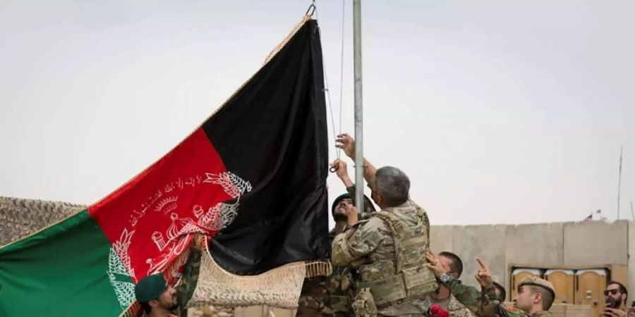 Übergabezeremonie im Camp Antonik in der Provinz Helmand