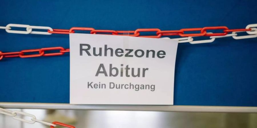 Die Abiturprüfungen sollen in diesem Jahr trotz Corona stattfinden. Foto: Ole Spata/dpa