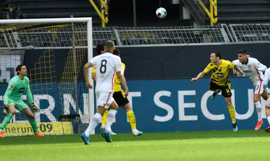 Die Eintracht gewinnt in Dortmund mit 2:1.