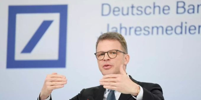 Christian Sewing bleibt für die kommenden fünf Jahre Vorstandsvorsitzender der Deutschen Bank. Foto: Arne Dedert/dpa Christian Sewing bleibt für die kommenden fünf Jahre Vorstandsvorsitzender der Deutschen Bank. Foto: Arne Dedert/dpa