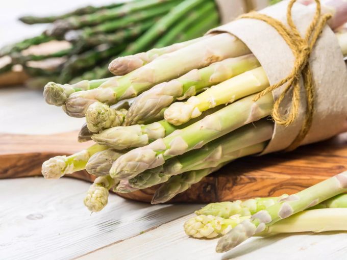 Spargel enthält grosse Mengen wichtiger Nährstoffe. Spargel