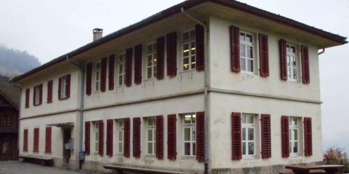 Das Schulhaus St. Niklausen in der Gemeinde Kerns. Schulhaus St. Niklausen