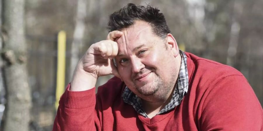 Der Komiker Daniel-Ryan Spaulding in Berlin-Kreuzberg. Foto: Kira Hofmann/dpa-Zentralbild/dpa