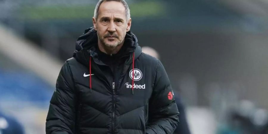 Hat Wechselgerüchten einen Riegel vorgeschoben: Eintracht-Coach Adi Hütter. Foto: Uwe Anspach/dpa