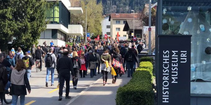 In Altdorf UR - Hunderte bei Corona-Demo trotz Verbots