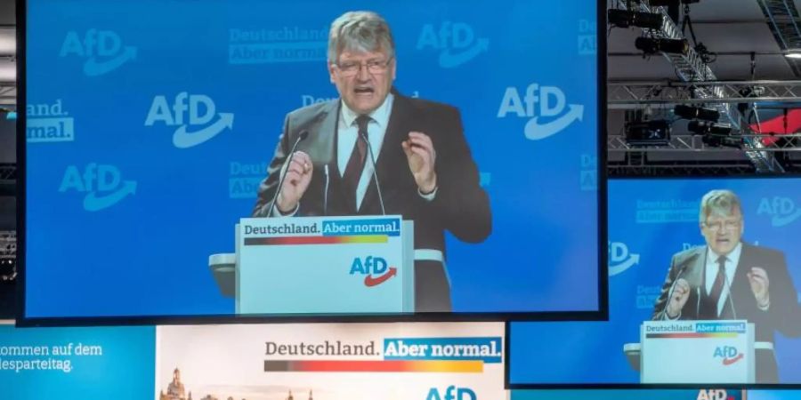 Jörg Meuthen spricht in der Dresdener Messehalle beim Bundesparteitag der AfD zu den Delegierten. Foto: Kay Nietfeld/dpa