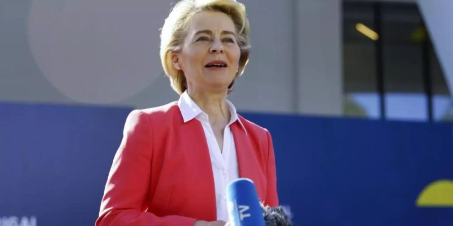 Ursula von der Leyen, Präsidentin der Europäischen Kommission, beim EU-Gipfel in Porto. Foto: Violeta Santos Moura/Pool AFP/AP/dpa