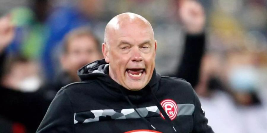 Trainer Uwe Rösler feierte mit Fortuna Düsseldorf einen emotionalen Heimsieg. Foto: Roland Weihrauch/dpa