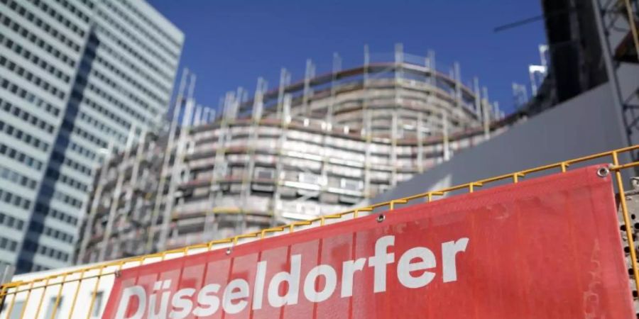 Nach Rassismus-Vorwürfen gegen das Düsseldorfer Schauspielhaus haben die nordrhein-westfälische Landesregierung und die Landeshauptstadt eine konsequente Aufarbeitung der Vorfälle gefordert. Foto: Martin Gerten/dpa