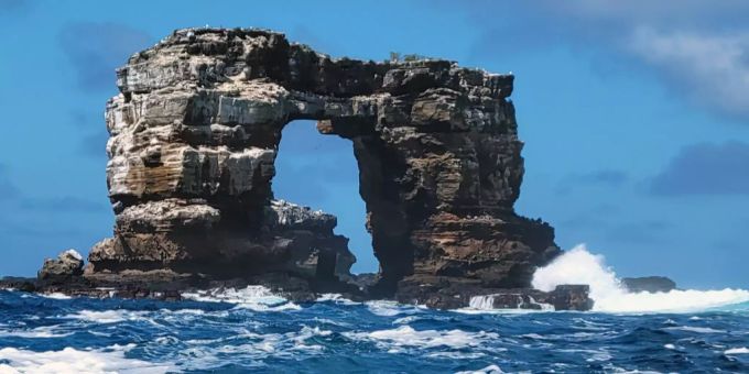 Vor Galapagos-Inseln - Felsformation Darwin Bogen eingestürzt