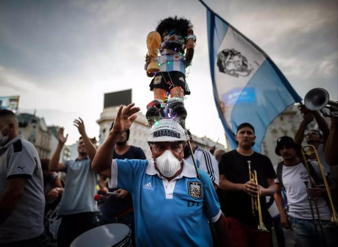 Demonstranten fordern Gerechtigkeit für Diego Maradona (†60). Diego Maradona